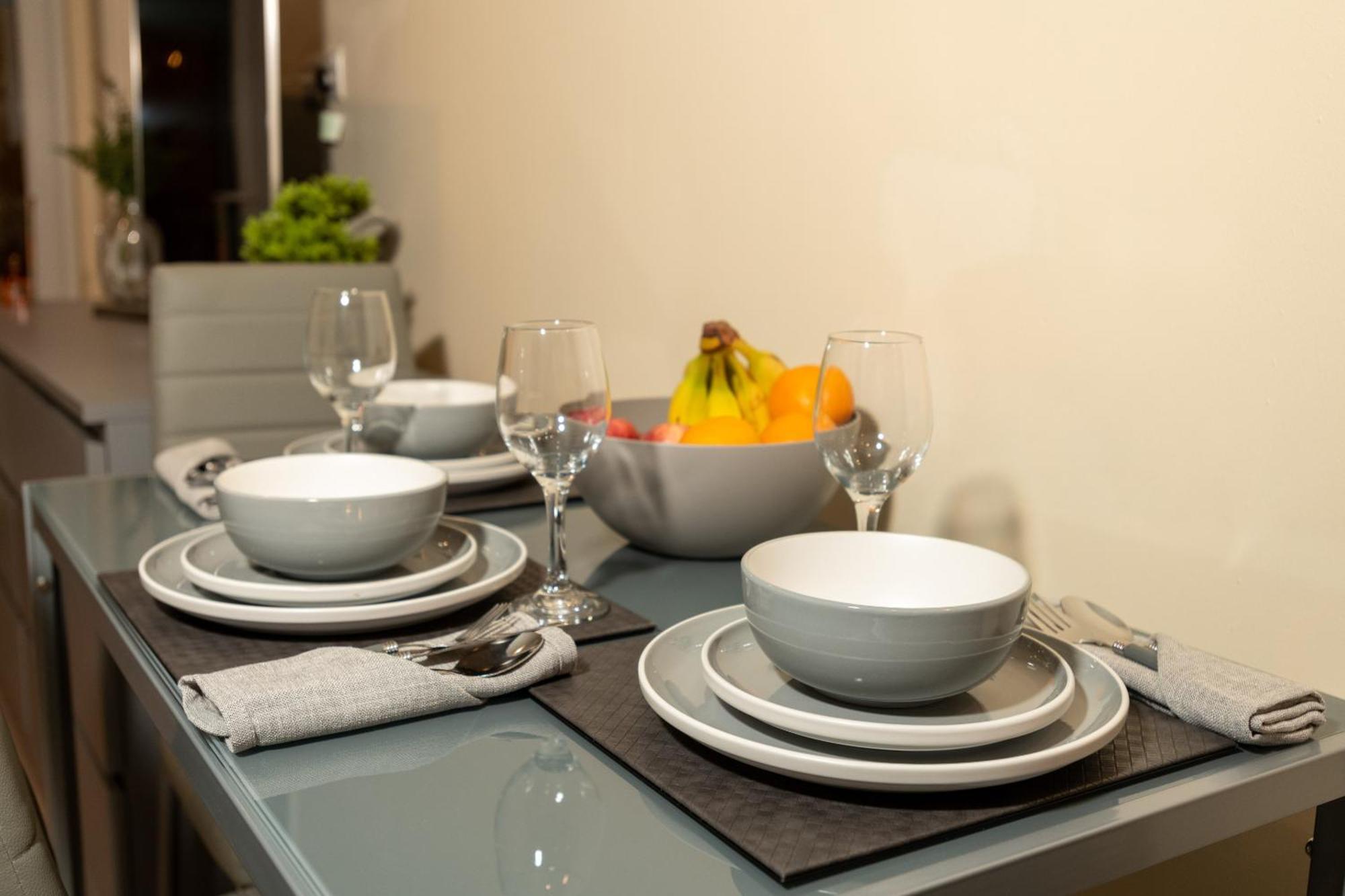Cosy 1 Bedroom Basement Apartment With Private Patio Area Лондон Экстерьер фото
